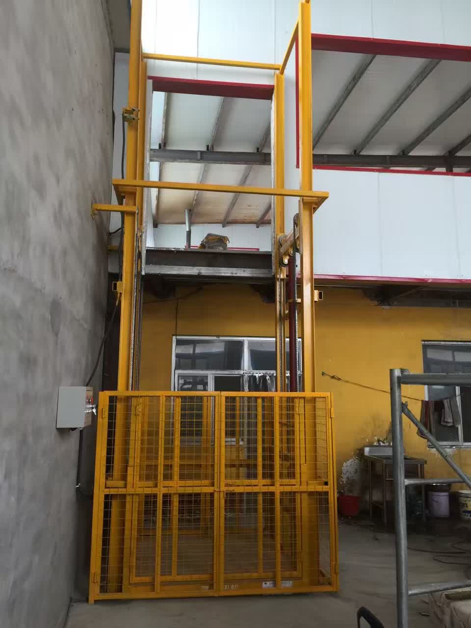 青岛冷冻仓库升降货梯安装完成
